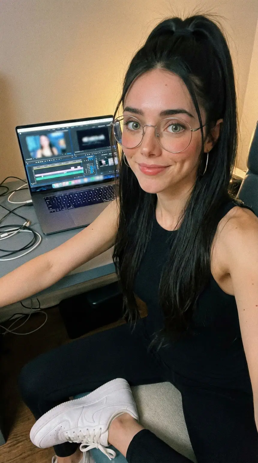 Editando de noche en el escritorio